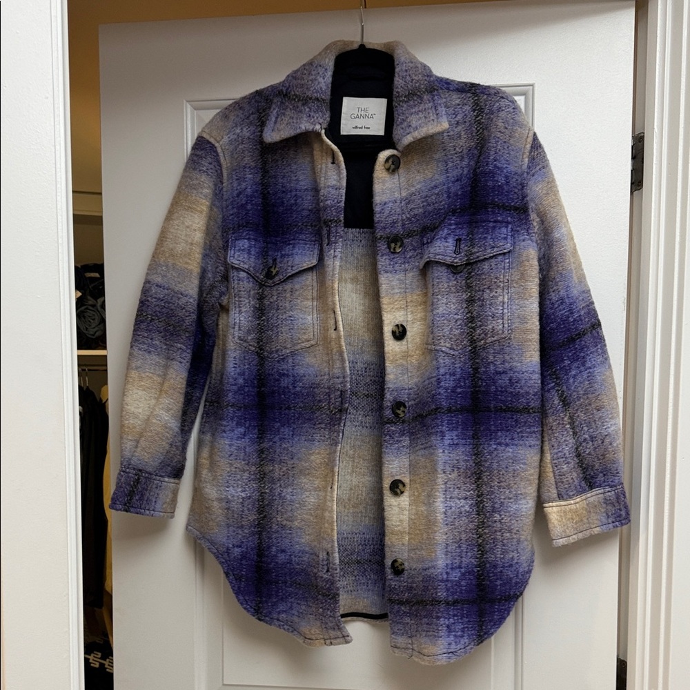 Aritzia Button-Up Ganna Jacket in size small
